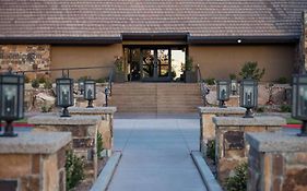 Villa #15 Pet Friendly! Year Round Heated Pool & Hot Tub! Upper Patios!