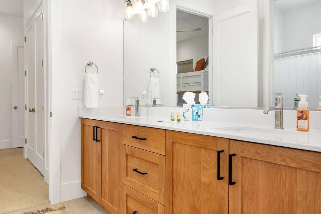 Villa #15 Pet Friendly! Year Round Heated Pool & Hot Tub! Upper Patios! St. George Exterior photo