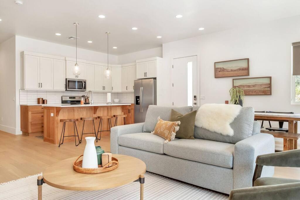 Villa #15 Pet Friendly! Year Round Heated Pool & Hot Tub! Upper Patios! St. George Exterior photo