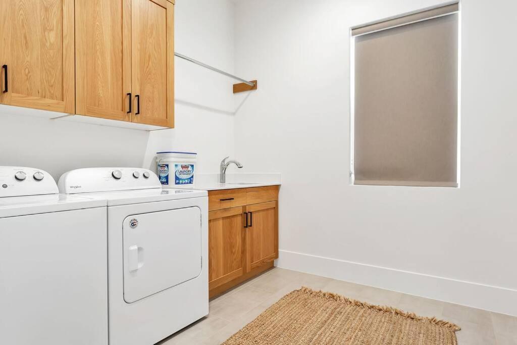 Villa #15 Pet Friendly! Year Round Heated Pool & Hot Tub! Upper Patios! St. George Exterior photo