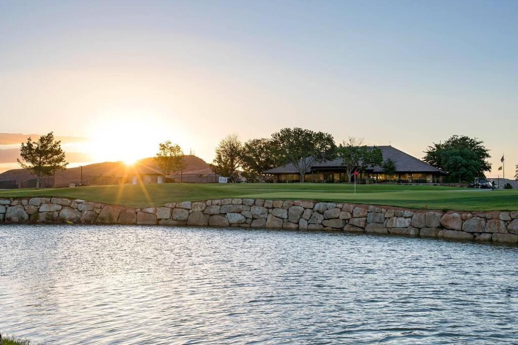 Villa #15 Pet Friendly! Year Round Heated Pool & Hot Tub! Upper Patios! St. George Exterior photo